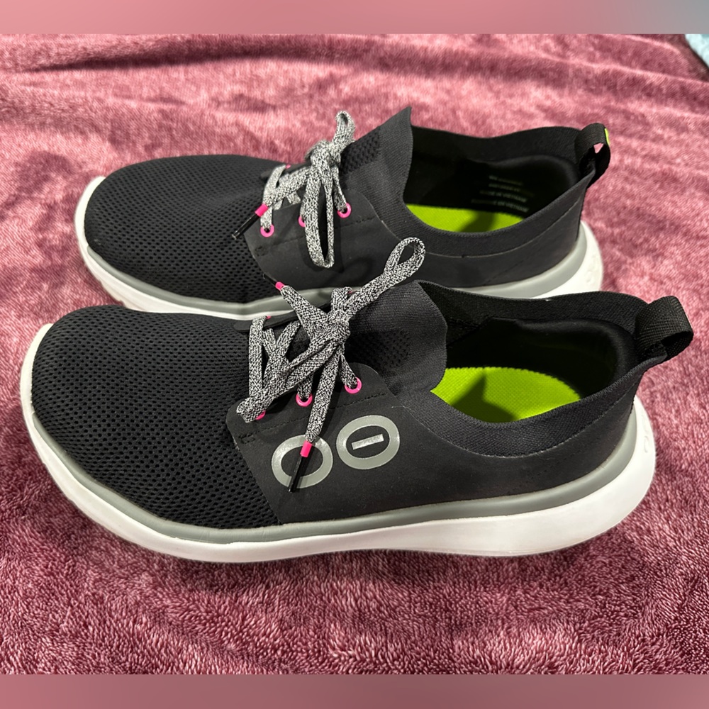 WOMEN'S OOMY STRIDE - WHITE BLACK SIZE 9.5